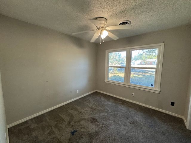 200 SW Moody Street, Burleson, TX 76028