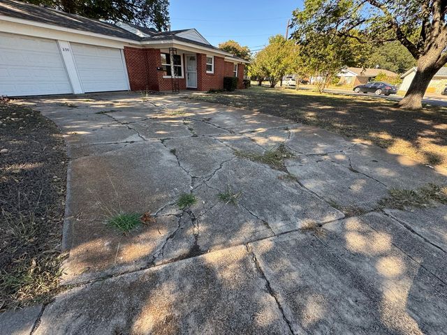200 SW Moody Street, Burleson, TX 76028