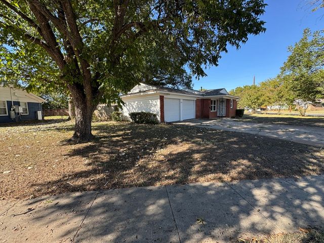 200 SW Moody Street, Burleson, TX 76028