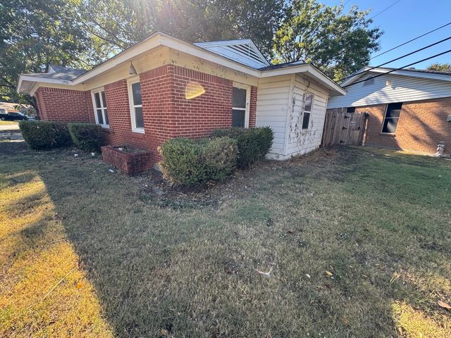 200 SW Moody Street, Burleson, TX 76028