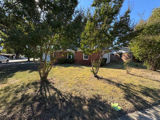 200 SW Moody Street, Burleson, TX 76028