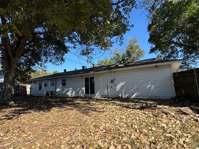 200 SW Moody Street, Burleson, TX 76028