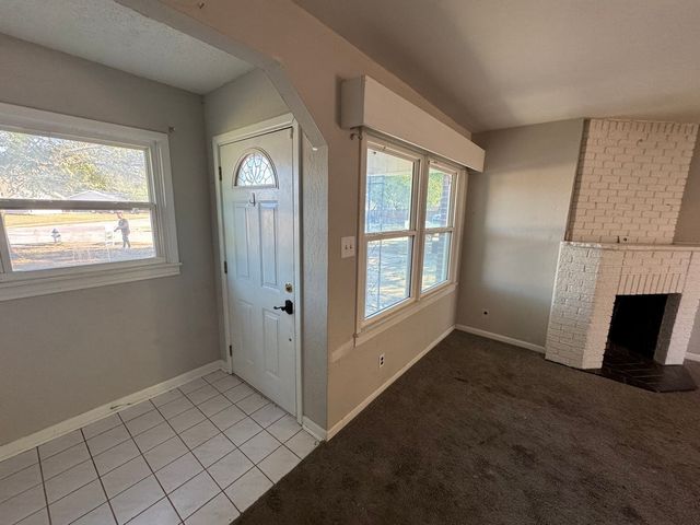 200 SW Moody Street, Burleson, TX 76028