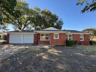 200 SW Moody Street, Burleson, TX 76028