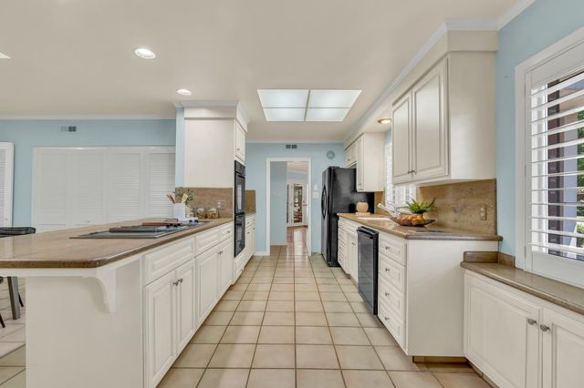 1071 W Monterey Ave, Stockton, CA 95204