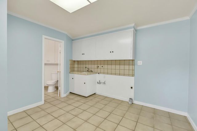 1071 W Monterey Ave, Stockton, CA 95204