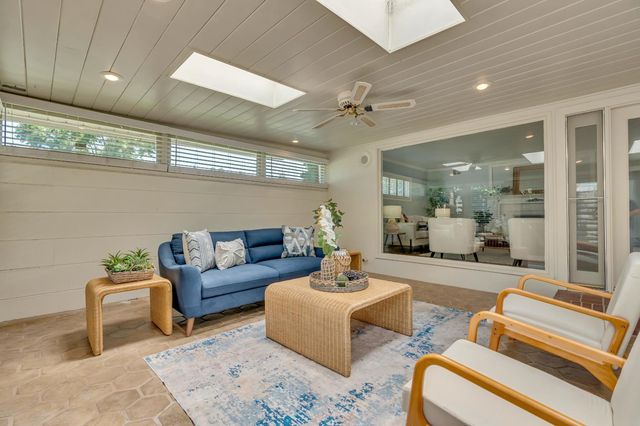 1071 W Monterey Ave, Stockton, CA 95204