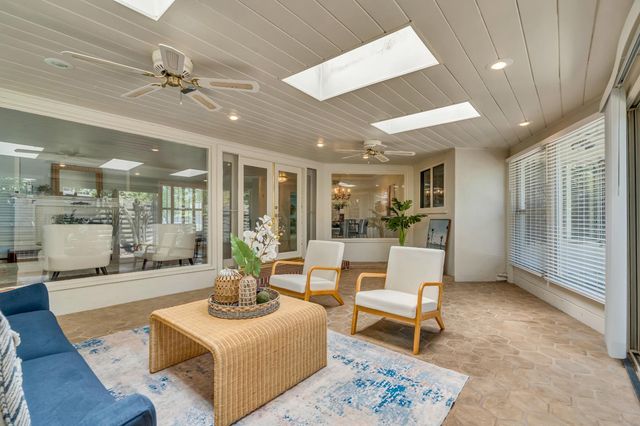 1071 W Monterey Ave, Stockton, CA 95204