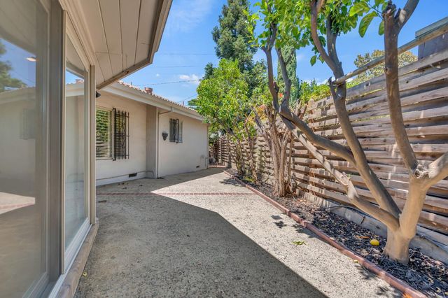 1071 W Monterey Ave, Stockton, CA 95204