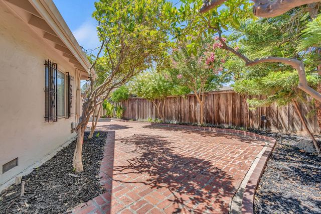 1071 W Monterey Ave, Stockton, CA 95204