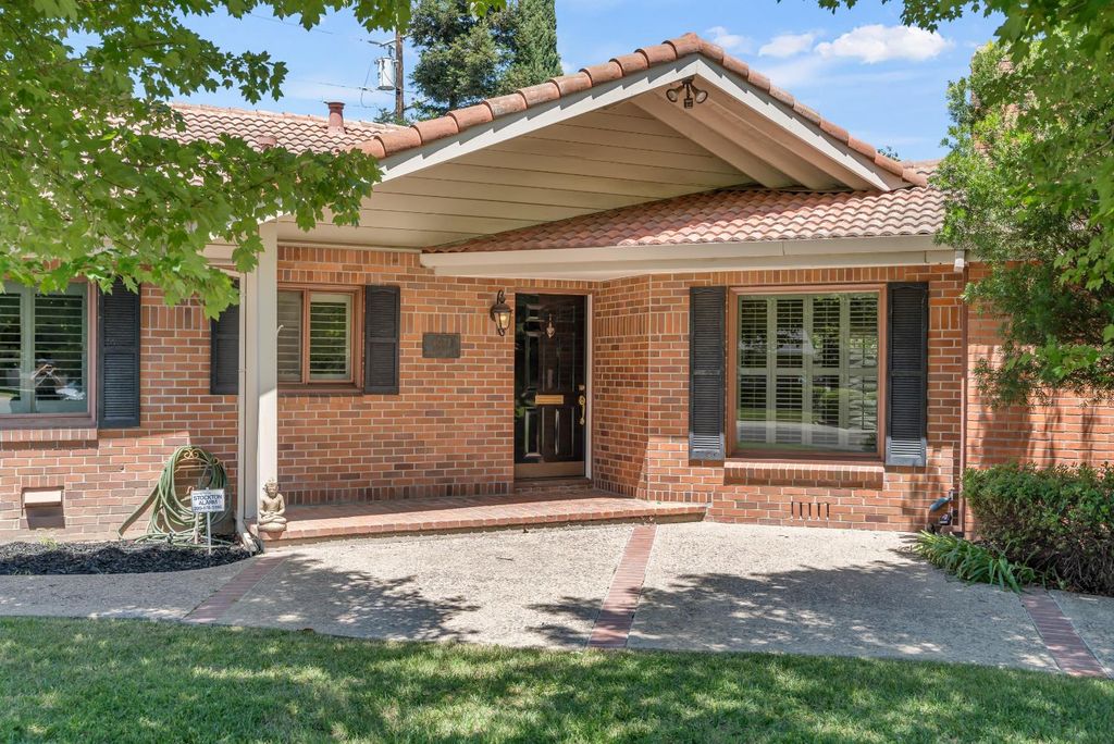 1071 W Monterey Ave, Stockton, CA 95204