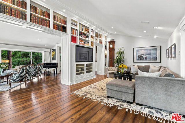 3235 Oakdell Lane, Los Angeles, CA 91604