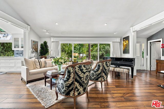3235 Oakdell Lane, Los Angeles, CA 91604