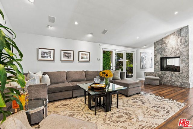 3235 Oakdell Lane, Los Angeles, CA 91604