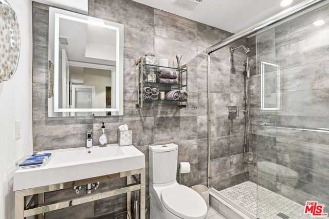 3235 Oakdell Lane, Los Angeles, CA 91604