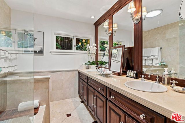 3235 Oakdell Lane, Los Angeles, CA 91604