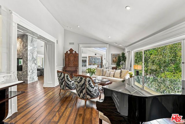 3235 Oakdell Lane, Los Angeles, CA 91604