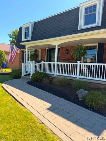 38 Old Farm Circle, West Seneca, NY 14218
