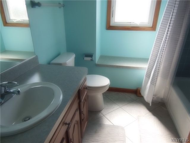 38 Old Farm Circle, West Seneca, NY 14218