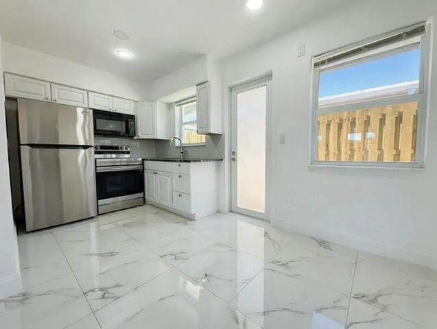 2308 NW 3rd Avenue 2, Wilton Manors, FL 33311