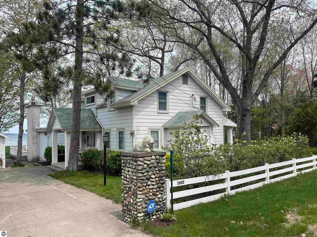 5882 Crystal Beach Road, Rapid City, MI 49676