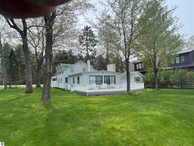 5882 Crystal Beach Road, Rapid City, MI 49676