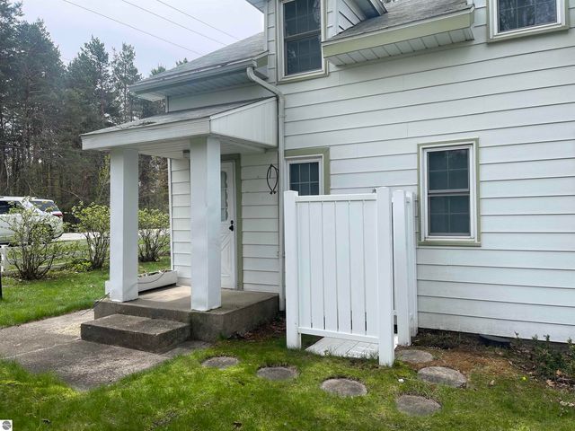 5882 Crystal Beach Road, Rapid City, MI 49676