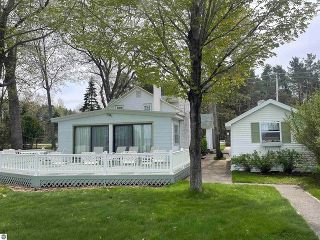 5882 Crystal Beach Road, Rapid City, MI 49676