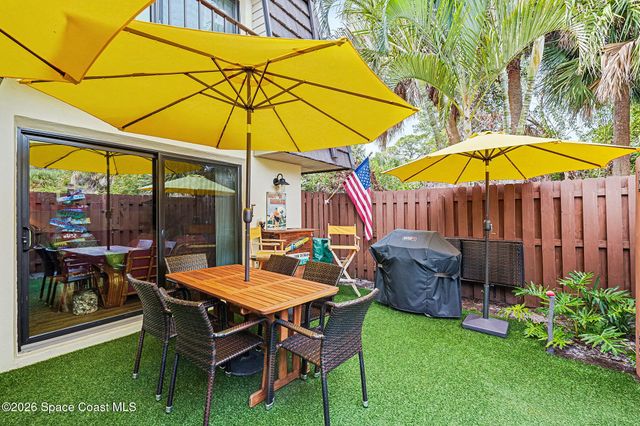 1515 Vista Oaks Circle NE, Palm Bay, FL 32905