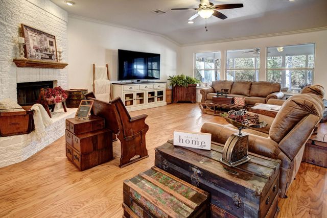 142 Joshua Smith LN, Bastrop, TX 78602