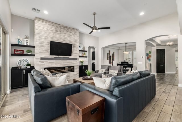 9216 W SANDS Drive, Peoria, AZ 85383