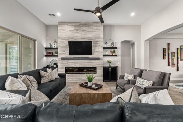 9216 W SANDS Drive, Peoria, AZ 85383