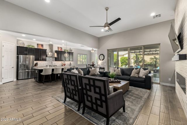 9216 W SANDS Drive, Peoria, AZ 85383