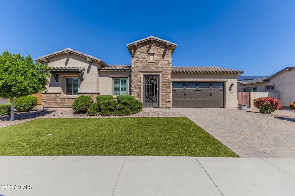 9216 W SANDS Drive, Peoria, AZ 85383