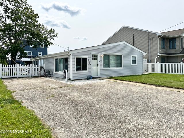 1700 Binnacle Road, Forked River, NJ 08731
