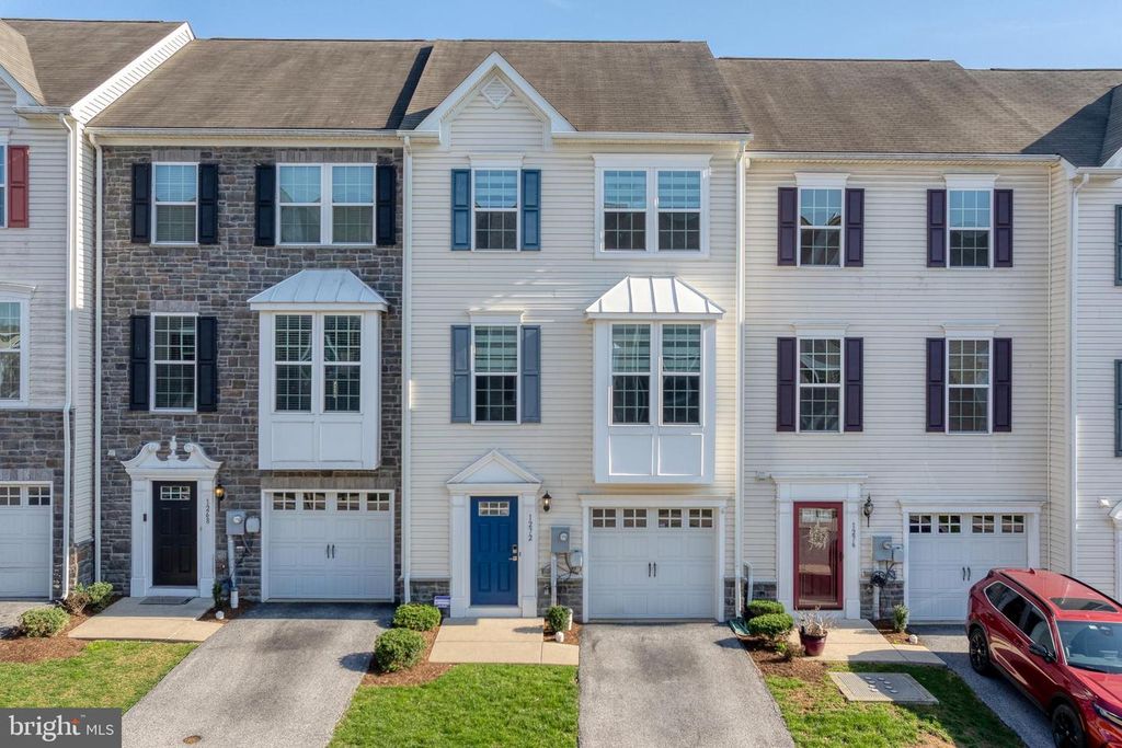 Image 1 of property listing at 1272 ELDERSLIE LN #92, York, PA 17403