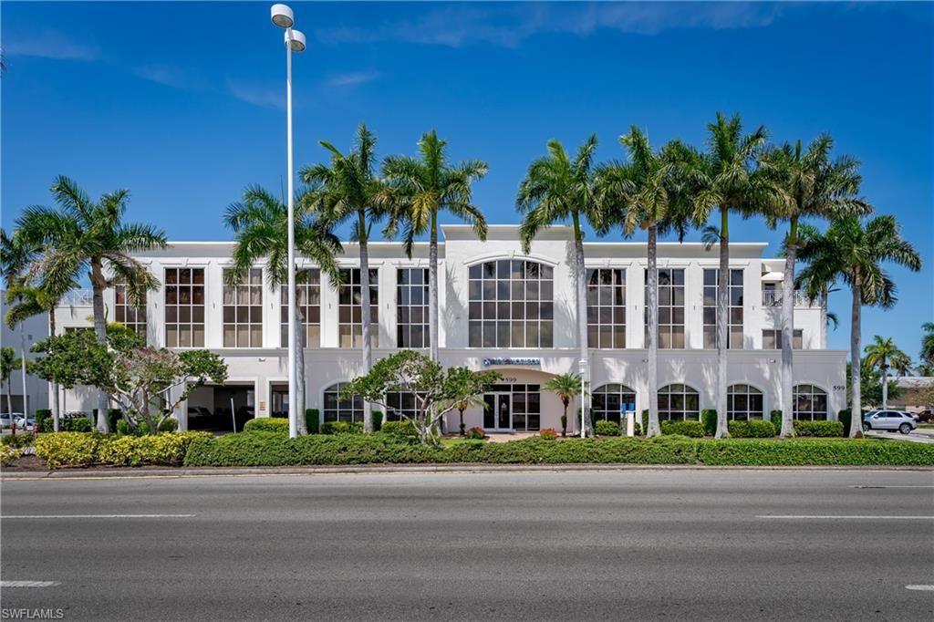 599 Tamiami TRL N 200, NAPLES, FL 34102 — exterior