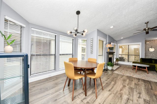 1881 Bering Drive 16, Houston, TX 77057