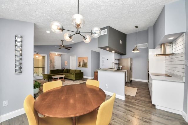 1881 Bering Drive 16, Houston, TX 77057