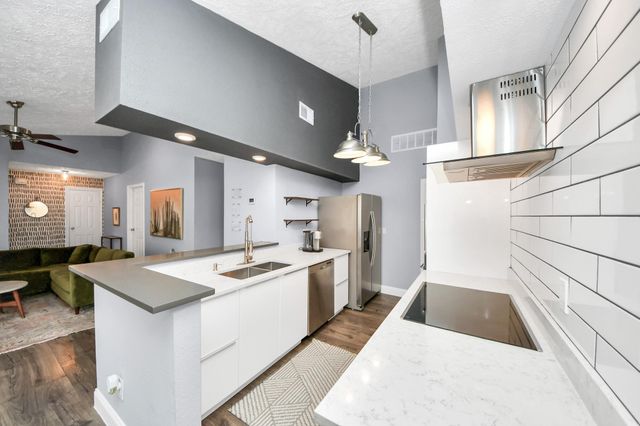 1881 Bering Drive 16, Houston, TX 77057