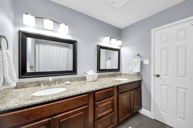 1881 Bering Drive 16, Houston, TX 77057