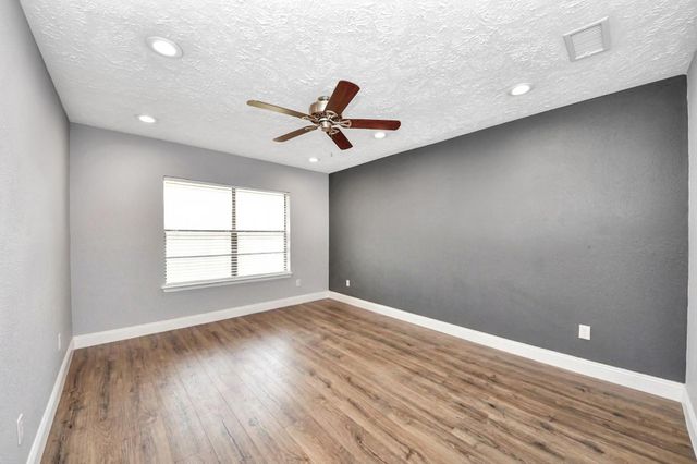 1881 Bering Drive 16, Houston, TX 77057