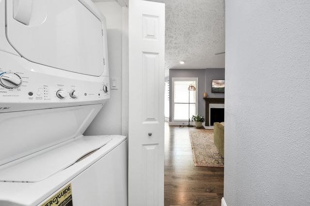 1881 Bering Drive 16, Houston, TX 77057