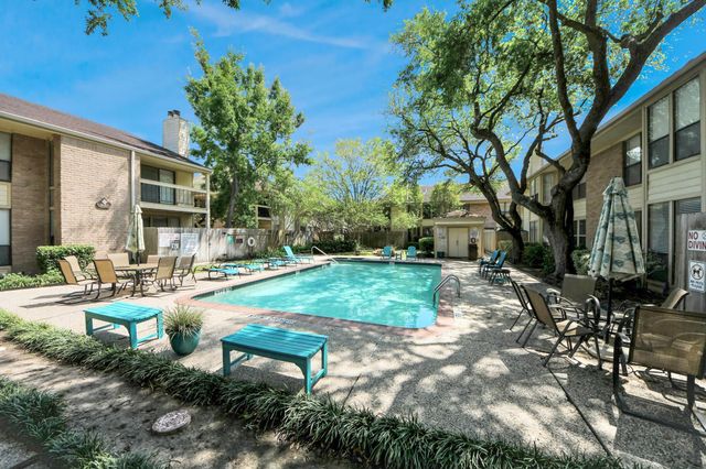 1881 Bering Drive 16, Houston, TX 77057