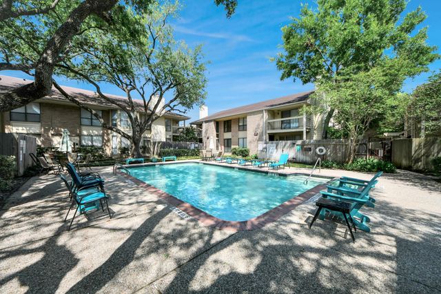 1881 Bering Drive 16, Houston, TX 77057