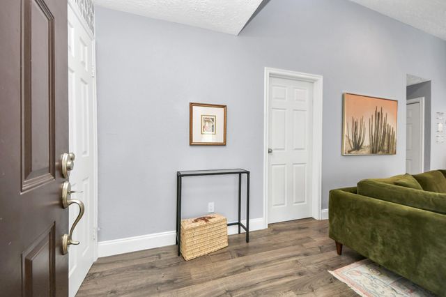 1881 Bering Drive 16, Houston, TX 77057