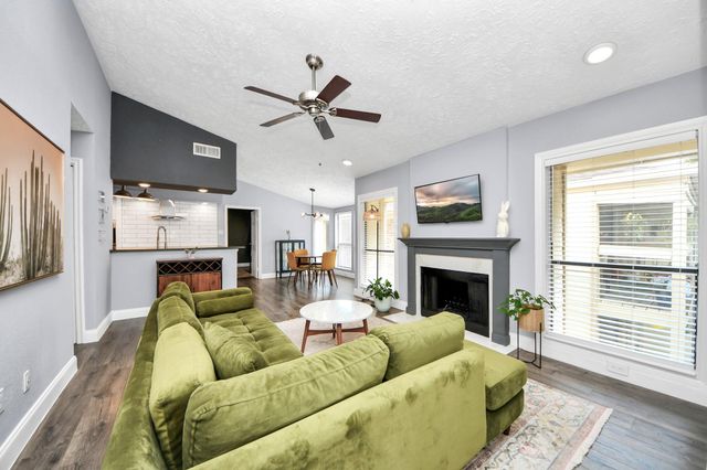 1881 Bering Drive 16, Houston, TX 77057