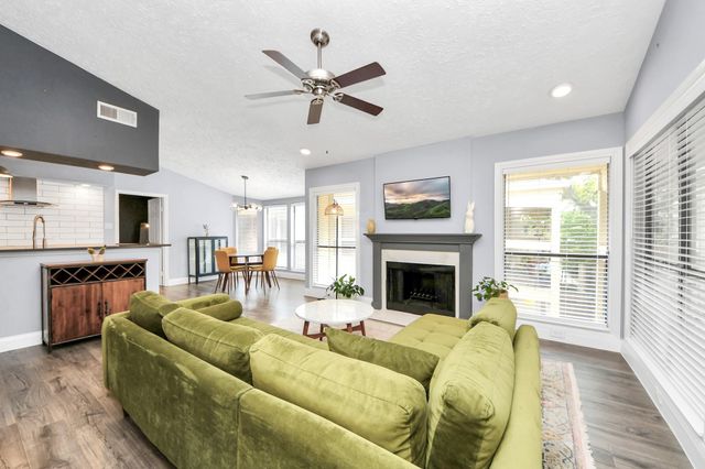 1881 Bering Drive 16, Houston, TX 77057