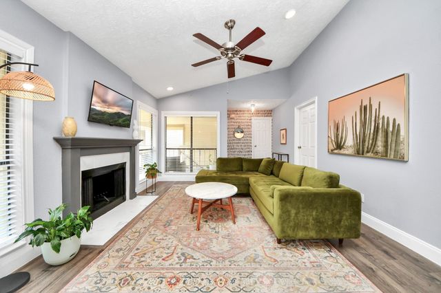 1881 Bering Drive 16, Houston, TX 77057