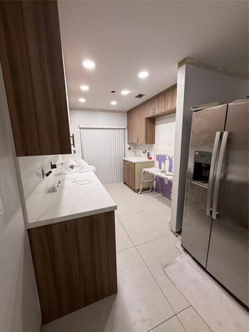 3526 W 76th Street 203, Hialeah, FL 33018